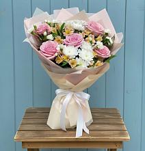 Букет цветов из:  Гвоздики, Орхидеи и Розы в Березовом