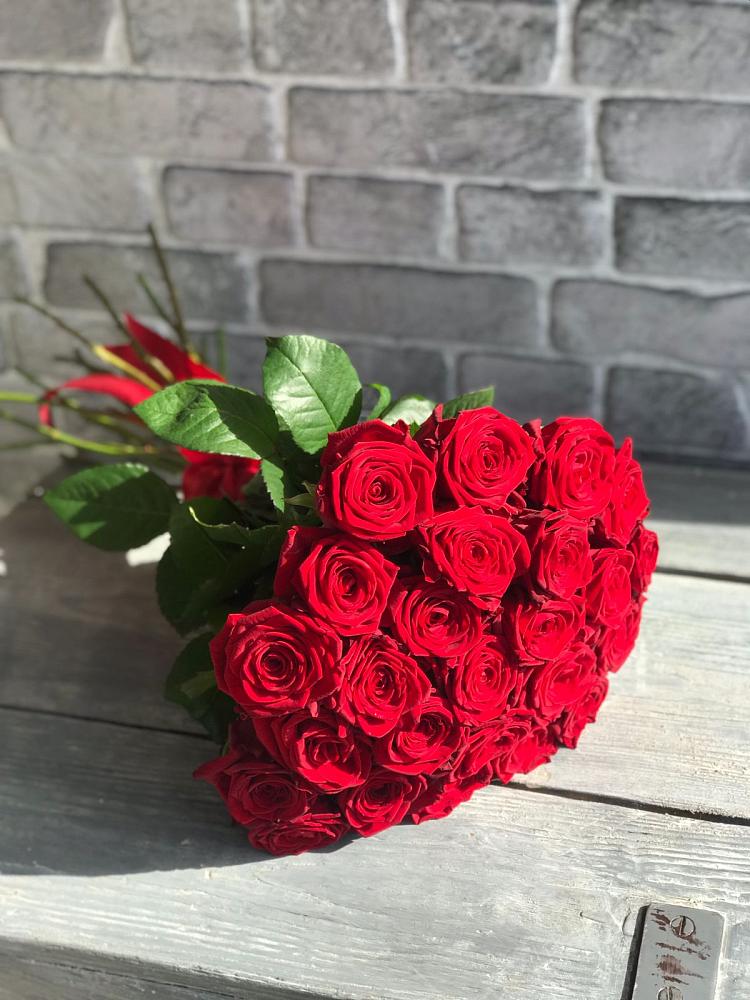 Букет Красные розы Фридом в Березовом