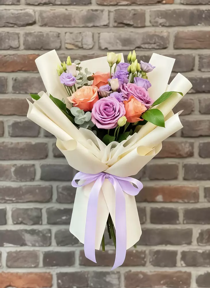 Букет цветов из: Лизиантусы и Розы в Березовом