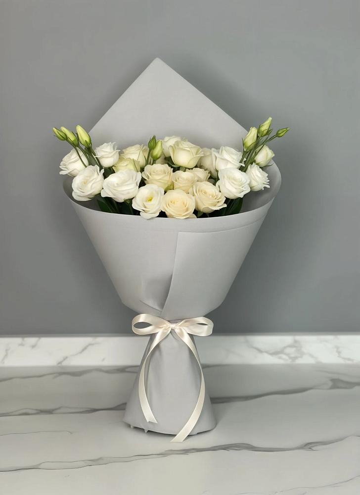 Букет цветов из: Розы и Лизиантусы в Березовом