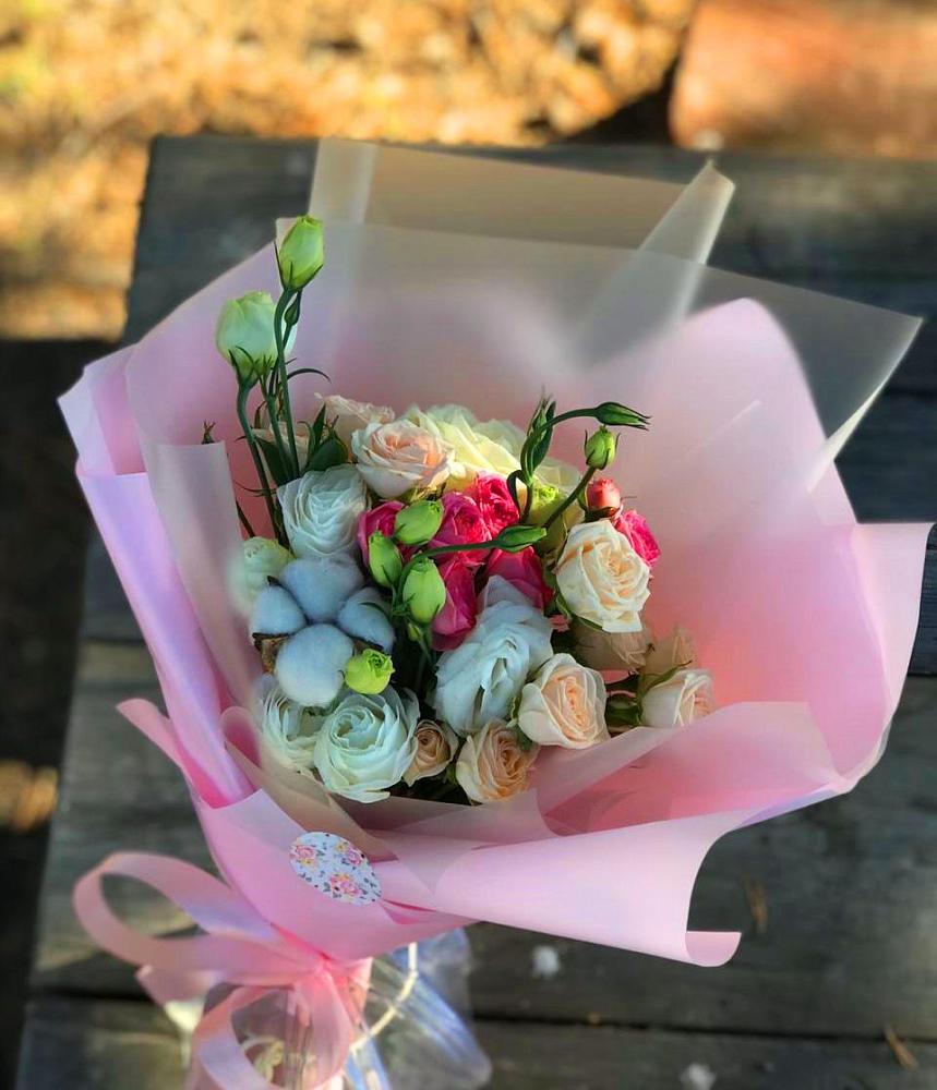 Букет цветов из: Розы и Лизиантусы в Березовом