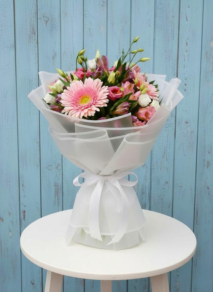 Букет цветов из: Герберы, Альстромерии и Лизиантусы в Березовом