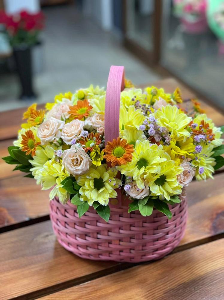 Цветочная композиция из Хризантемы и Розы в корзине в Березовом