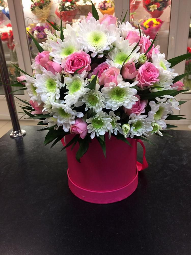 Цветочная композиция из Розы и Хризантемы в шляпной коробке в Березовом