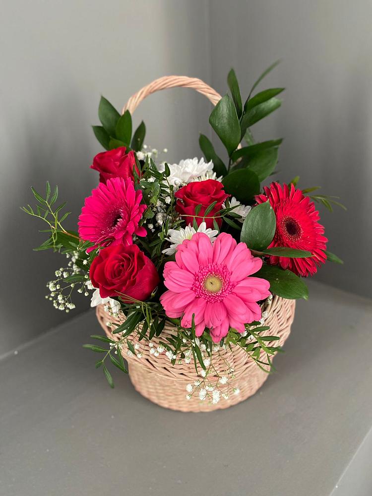 Цветочная композиция из Розы, Хризантемы и Герберы в корзине в Березовом