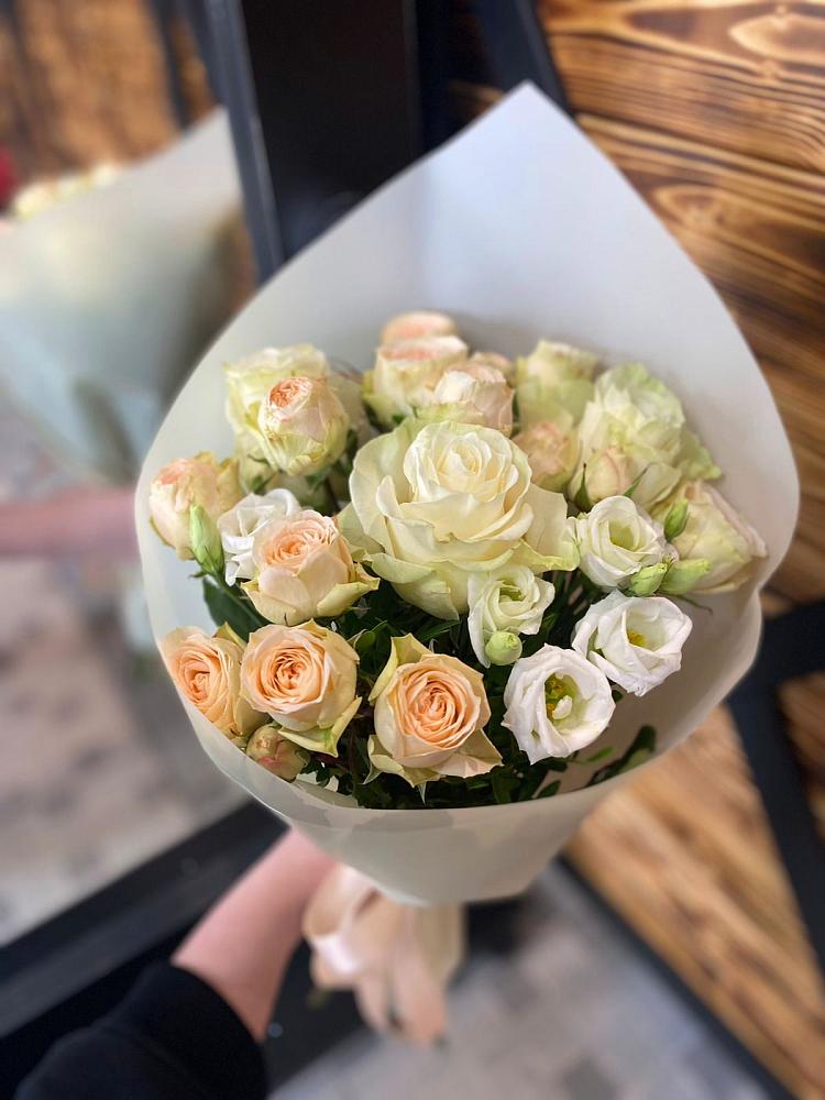 Букет цветов из: Розы и Лизиантусы в Березовом